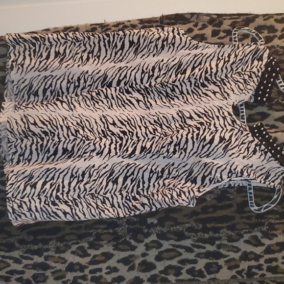 Beige and black zebra print top - Picture 3 of 3
